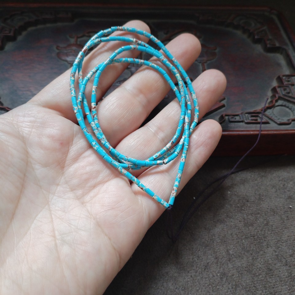 Vintage Hellblaue Mikro-Säulen – Jewelry Making Light Bewertung und Preis