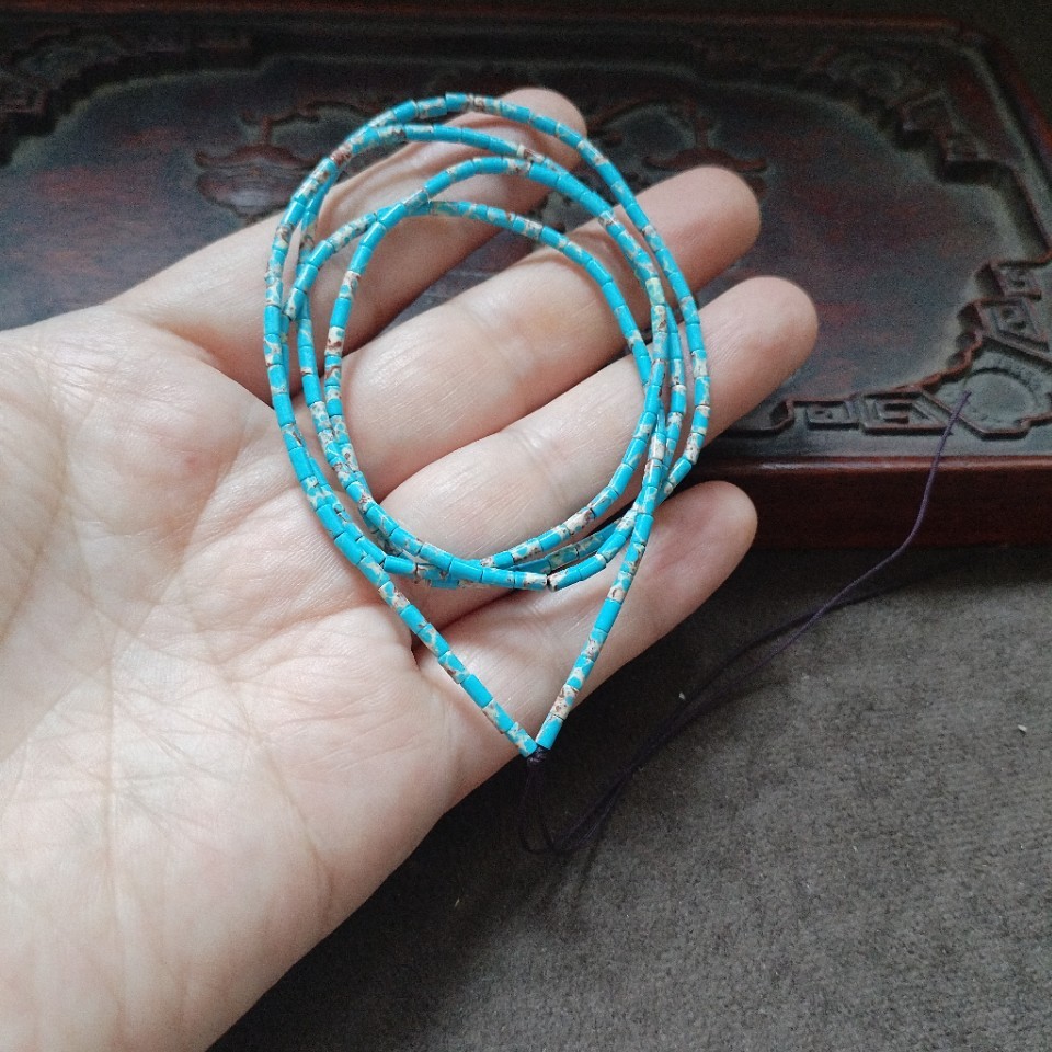 Vintage Hellblaue Mikro-Säulen – Jewelry Making Light Bewertung und Preis